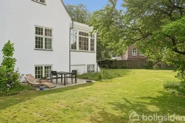 Smuk, historisk ejendom centralt i Vejle