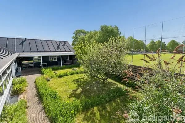 Villa med erhvervsmulighed i Sanderum
