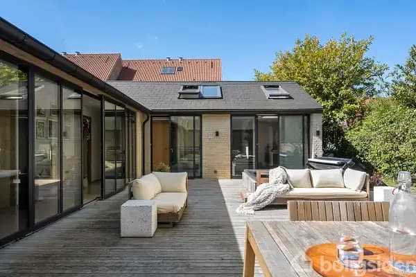 TOTAL ISTANDSAT 1-PLANS VILLA PÅ FREDERIKSBERG VED 5. JUNI PLADS MED SOLRIG HAVE OG HELE 4 SOVEVÆRELSER