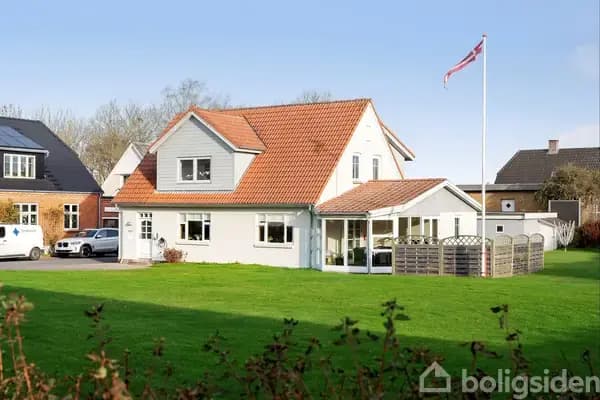 Stor bolig i hjertet af Bredsten