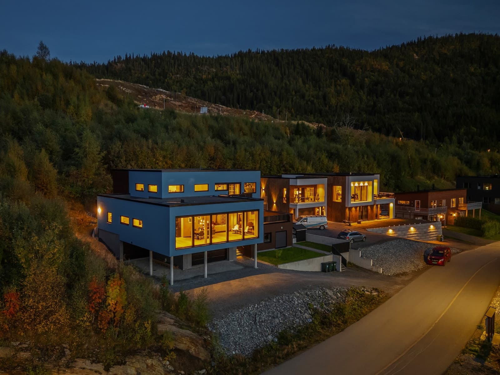 EiendomsMegler 1 Orkanger Joplassen/Orkanger - Unik og særegen enebolig med utleiedel | Høy standard og fine materialvalg | Stor garasje og godt med bo