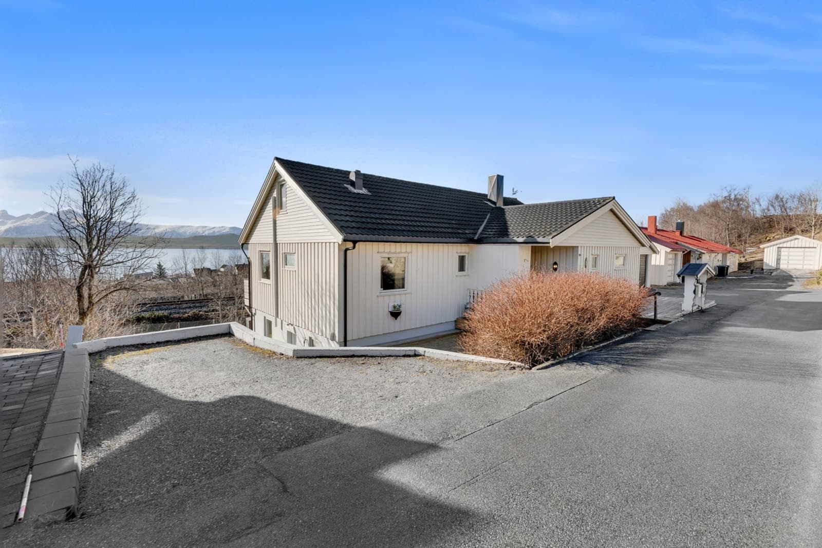 Advanti & Partners Øvre Hunstad - Meget romslig og innholdsrik enebolig med utleie(12k pr mnd) -