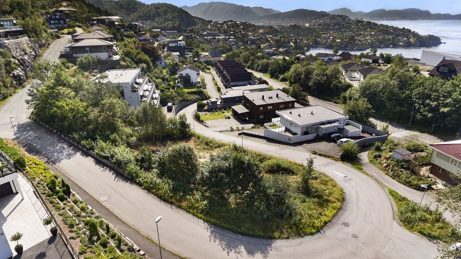 Eiendomsmegler Norge Åsane Stor, regulert boligtomt på 1,6 mål tomt med meget gode solforhold