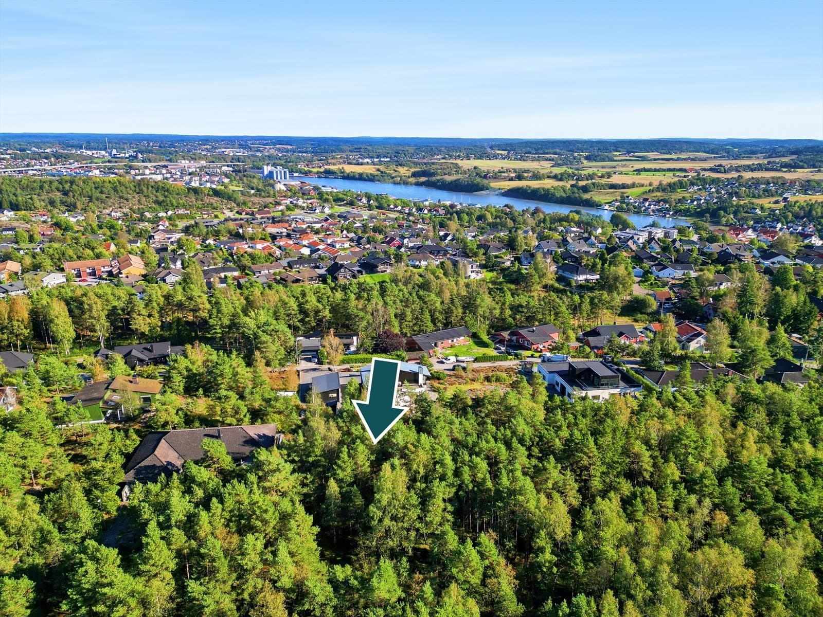 DNB Eiendom AS Tomt på populære Hannestad| Beliggende i blindvei| Tomt Langstien, Yven 829 m² 2 300 000 kr Totalpris: 2 358 590 kr ∙ Tomt Legg til som