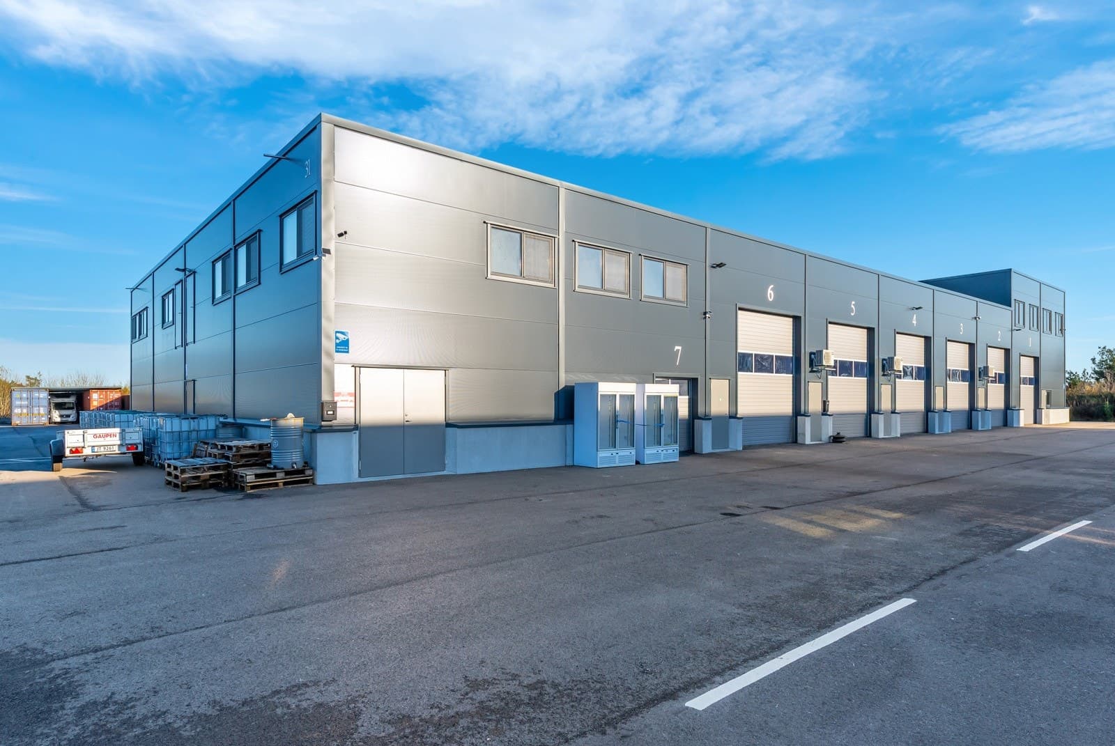 Meglerhuset & Partners Stor og fleksibel lagerseksjon ved E18 - Godkjent innredet med 2