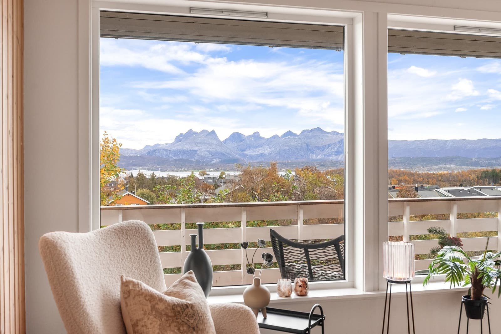 EiendomsMegler 1 Bodø - Stormen Hunstad - Pen og innholdsrik enebolig fra 2004 med flott beliggenhet | Praktfull utsikt! | 2 garasjer | 4 soverom, 2 stuer, 2 bad