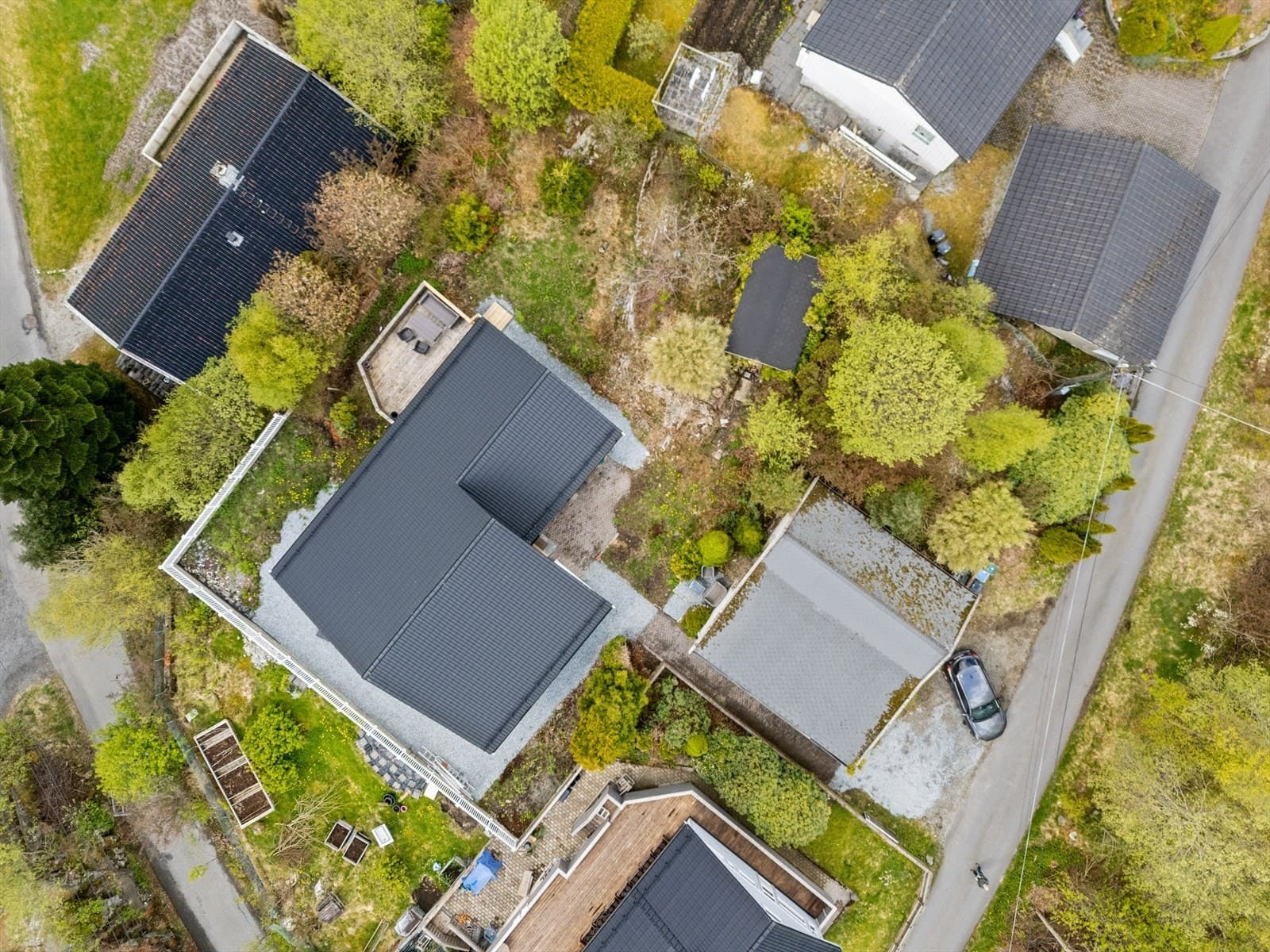 Eiendomsmegler Norge Bergen Vest Innholdsrik enebolig på ett plan | Stor garasje | Solrik terrasse | Oppusset i 2020 og i 2023 Herlaugsbakkane 30, Flak