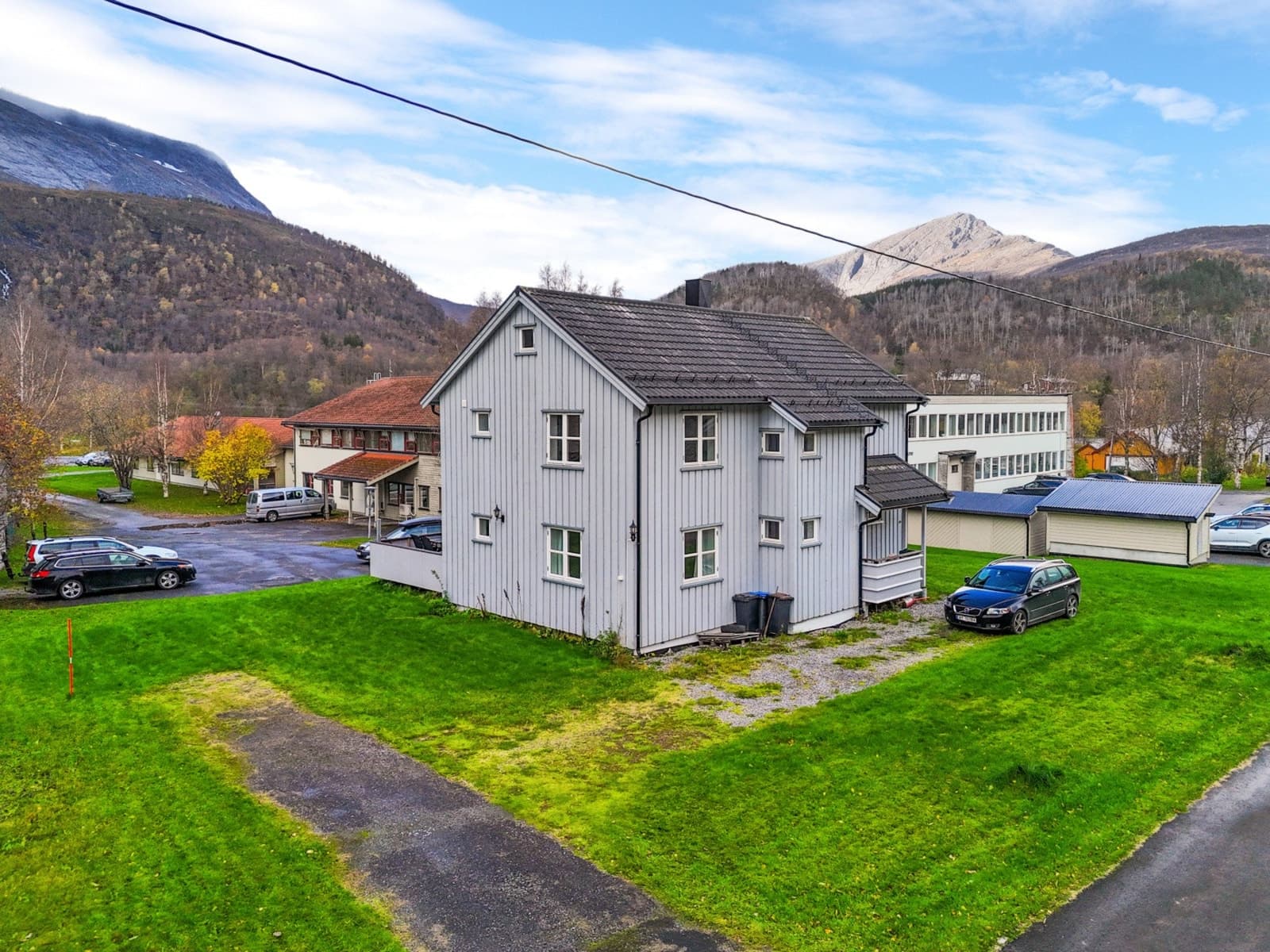 EiendomsMegler 1 Bodø - Stormen Beiarn - Enebolig over to plan og kjeller med god standard | 4 soverom | Drenering byttet ca