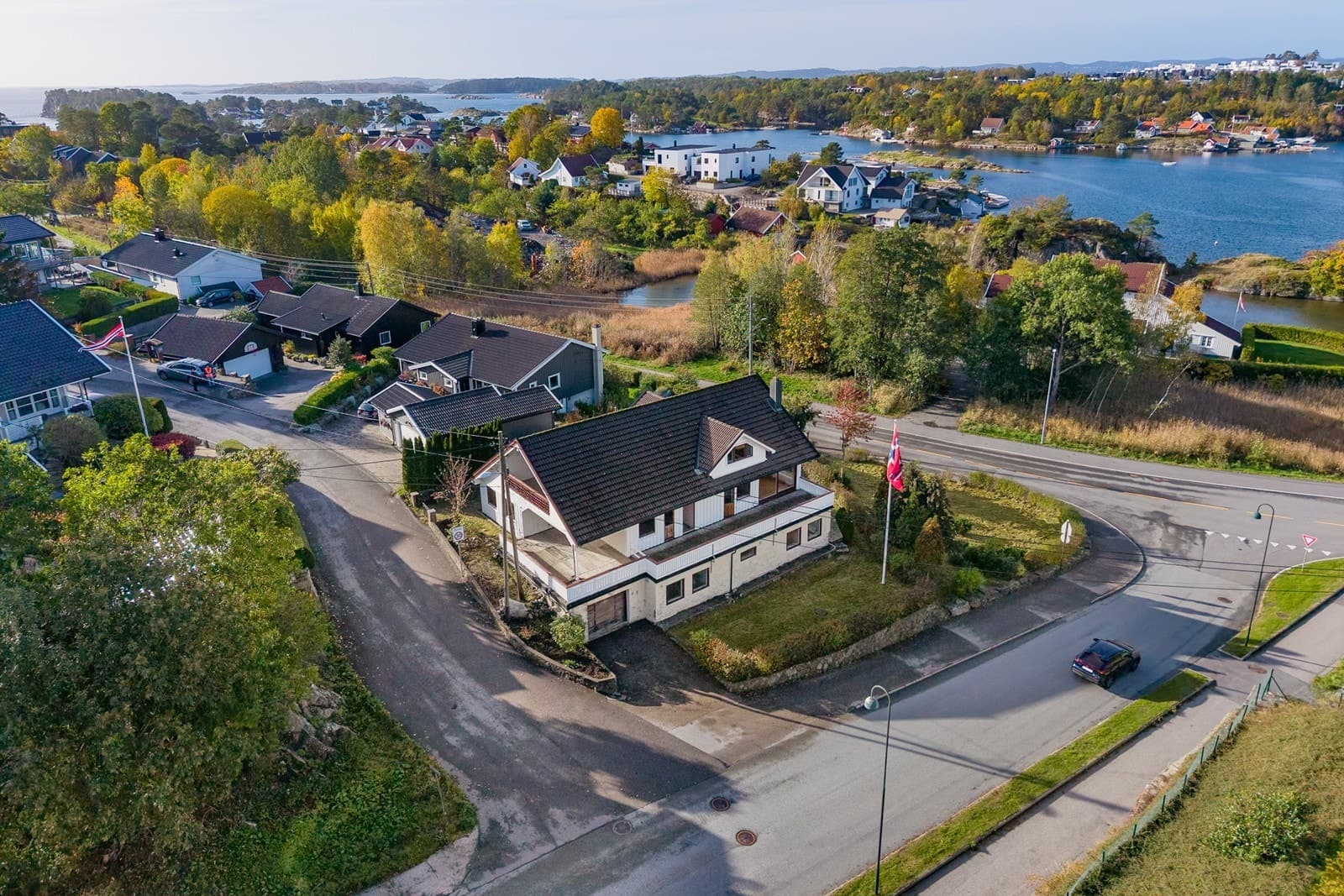 Proaktiv Eiendomsmegling Kristiansand TØMMERSTØ - Svært innholdsrik enebolig med stor tomt på 1032 kvm | Hele 342 kvm BRA | Renovering | Attraktivt område!