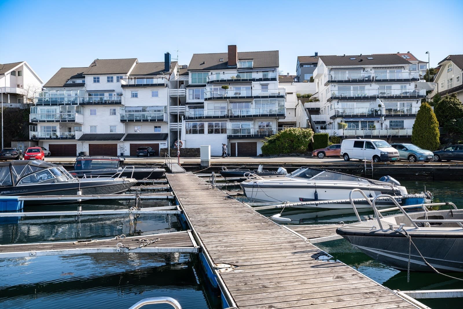 Nordvik Stavanger Paradis / Storhaug vest - Attraktiv selveierleilighet på 220m2 v/Hillevågsvatnet m/2 p-plasser i lukket anlegg, 2 bad og solrik terrasse m/utsikt