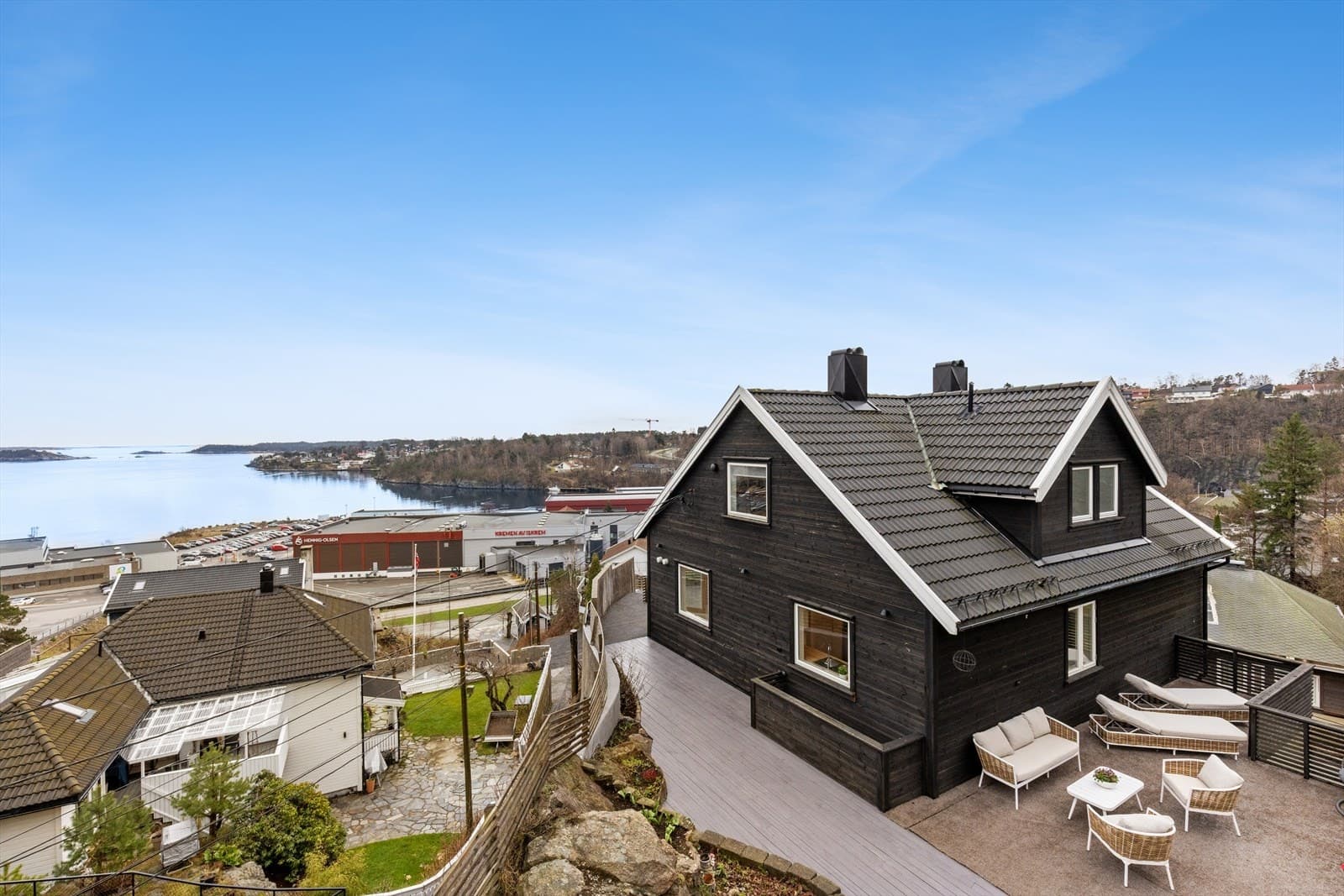 DNB Eiendom AS Hannevik terrasse - Enebolig med flott sjøutsikt og gode solforhold |