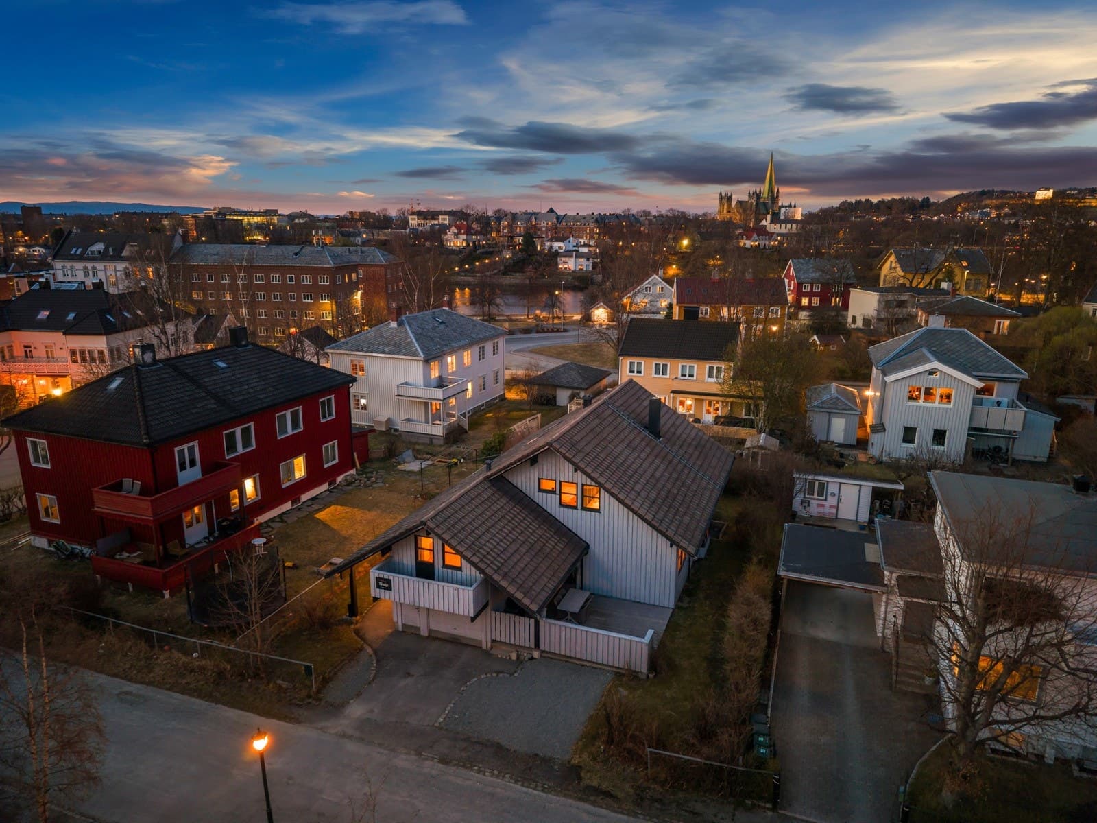 PrivatMegleren Trondheim Øya - Stor enebolig med to nydelige bad fra 2024. 4 soverom.