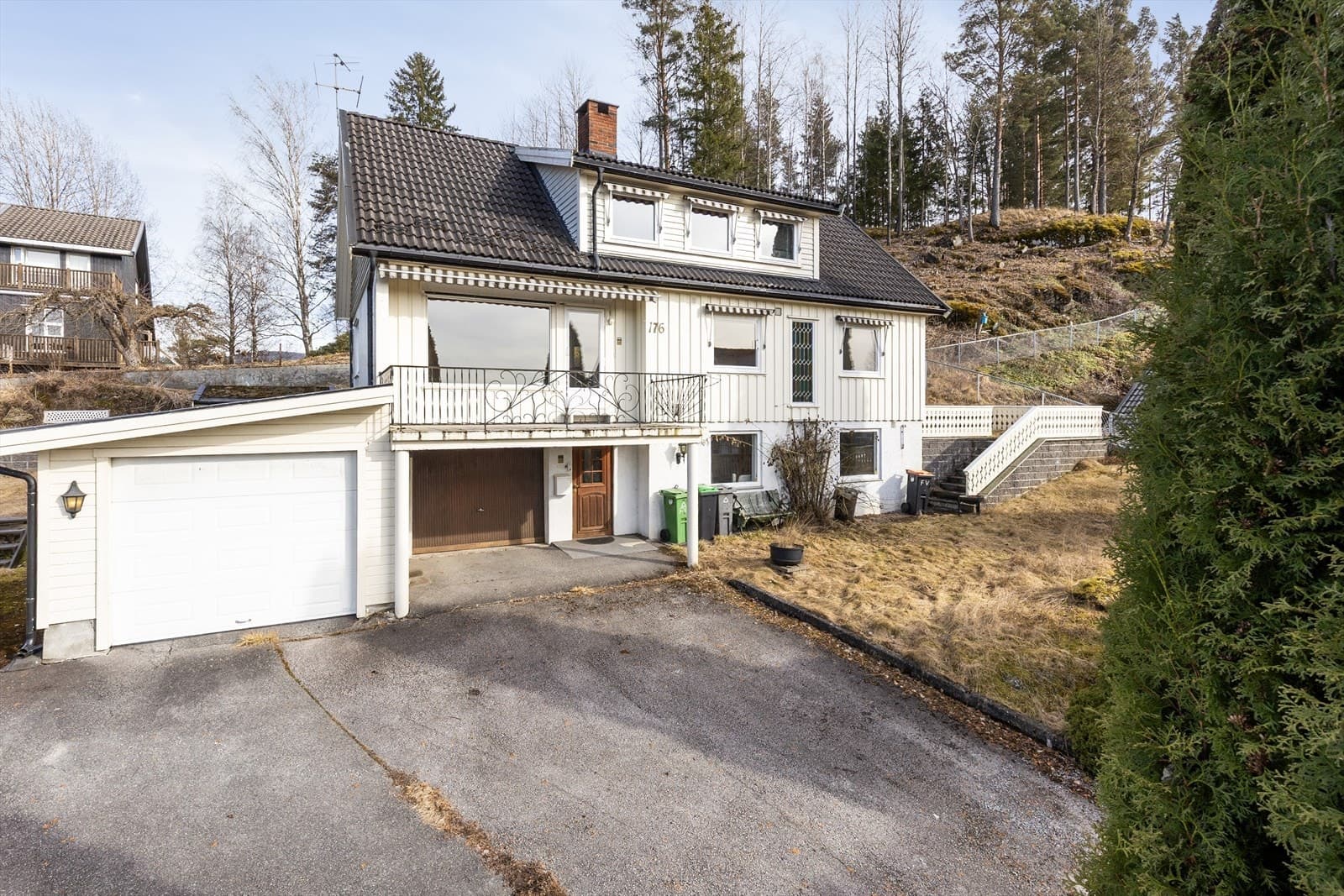 EiendomsMegler 1 Skien Limi - Innholdsrik enebolig - Solrikt og nydelig utsikt - Landlig, men sentrumsnært -