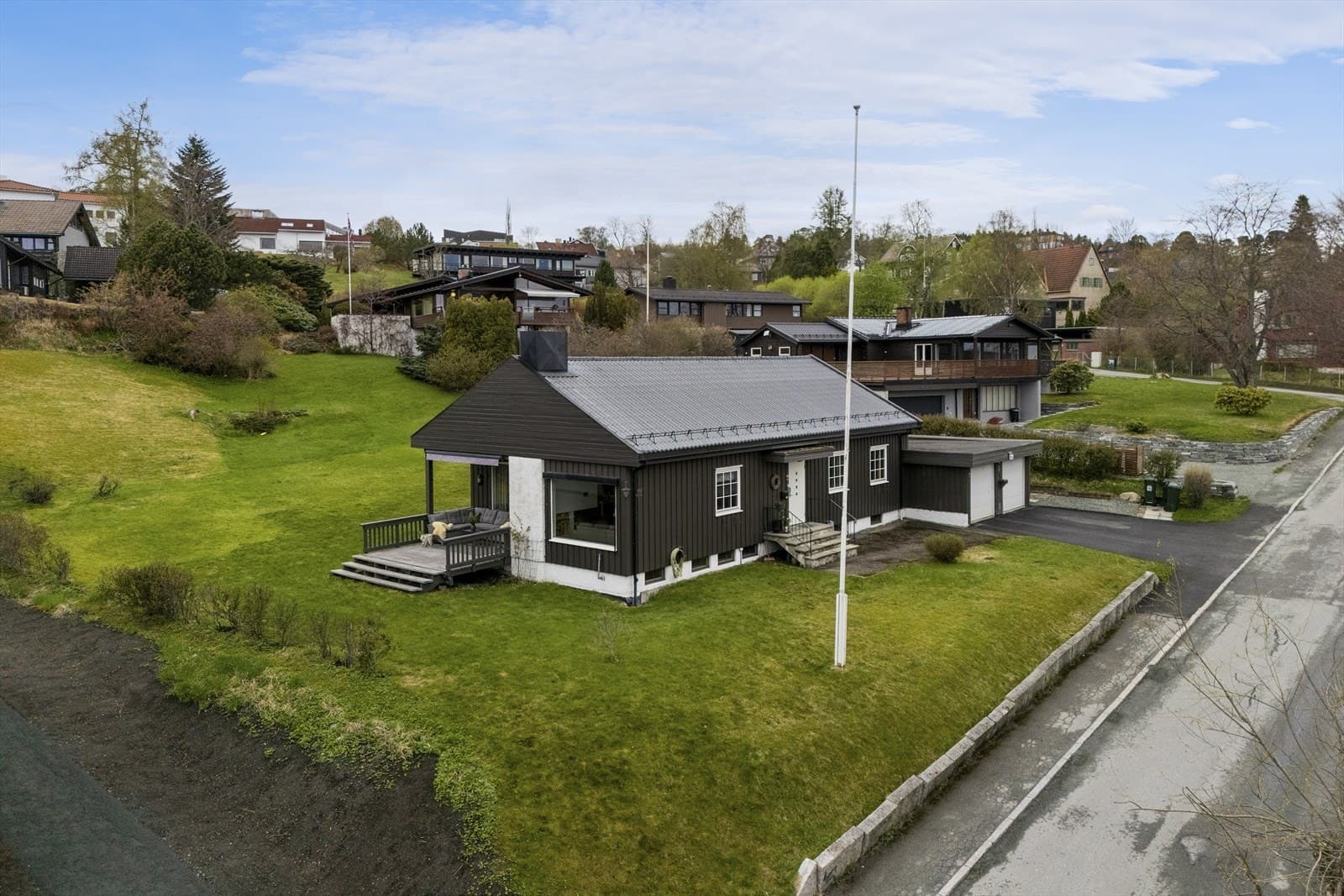 Heimdal Eiendomsmegling avd. Byåsen Åsveien/Breidablikk - Enebolig med flott beliggenhet |