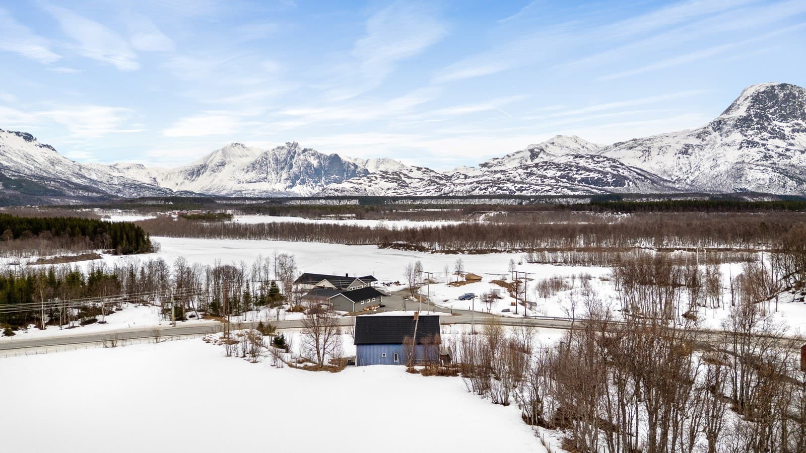 Sne Eiendomsmegling AS Storslett - Idyllisk beliggende enebolig med naturen som nærmeste nabo | Kort vei til Storslett sentrum | Fredlig og barnevennli