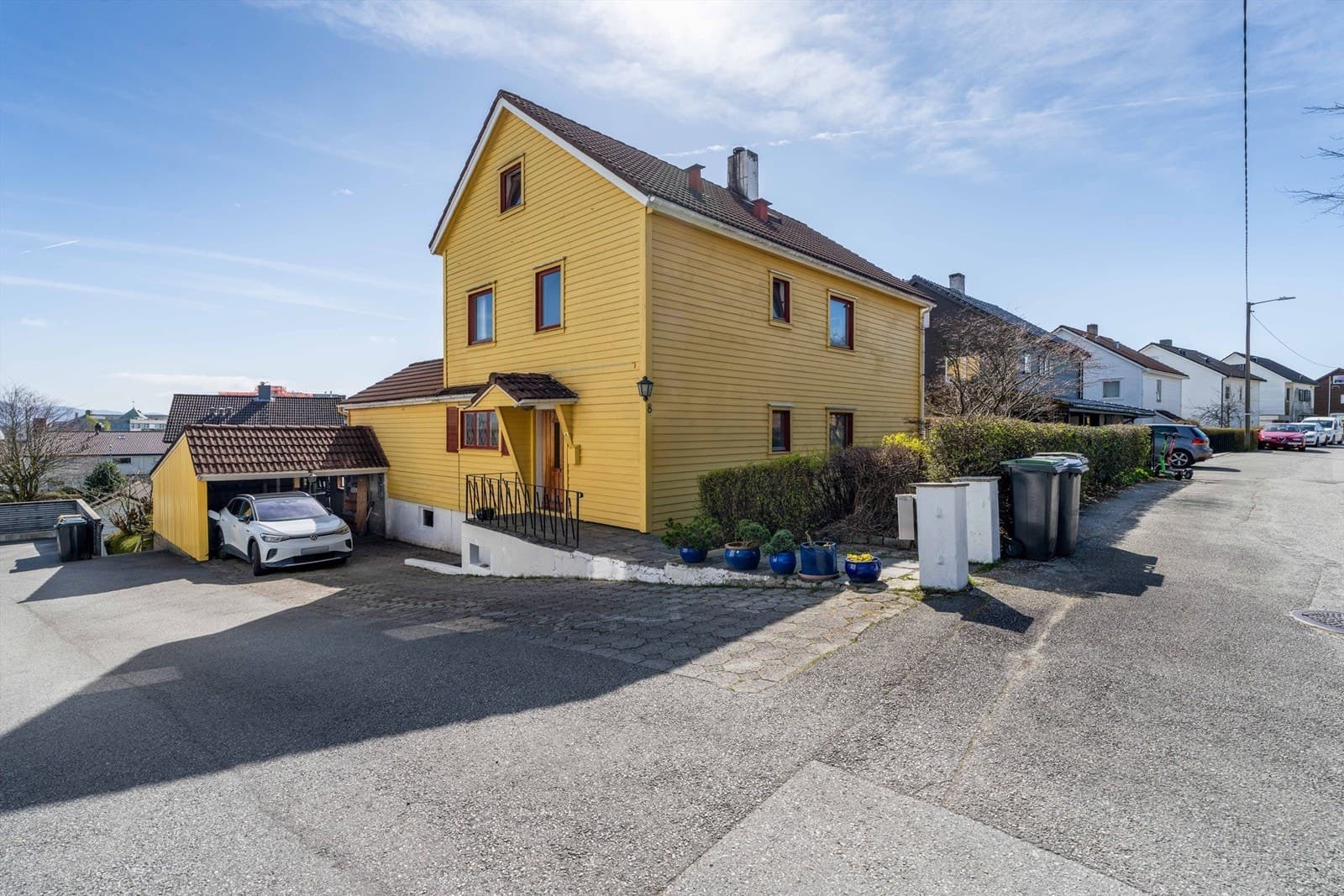 Krogsveen Stavanger Våland - Hel tomannsbolig med to separate enheter | Stor solrik sørvendt hage |
