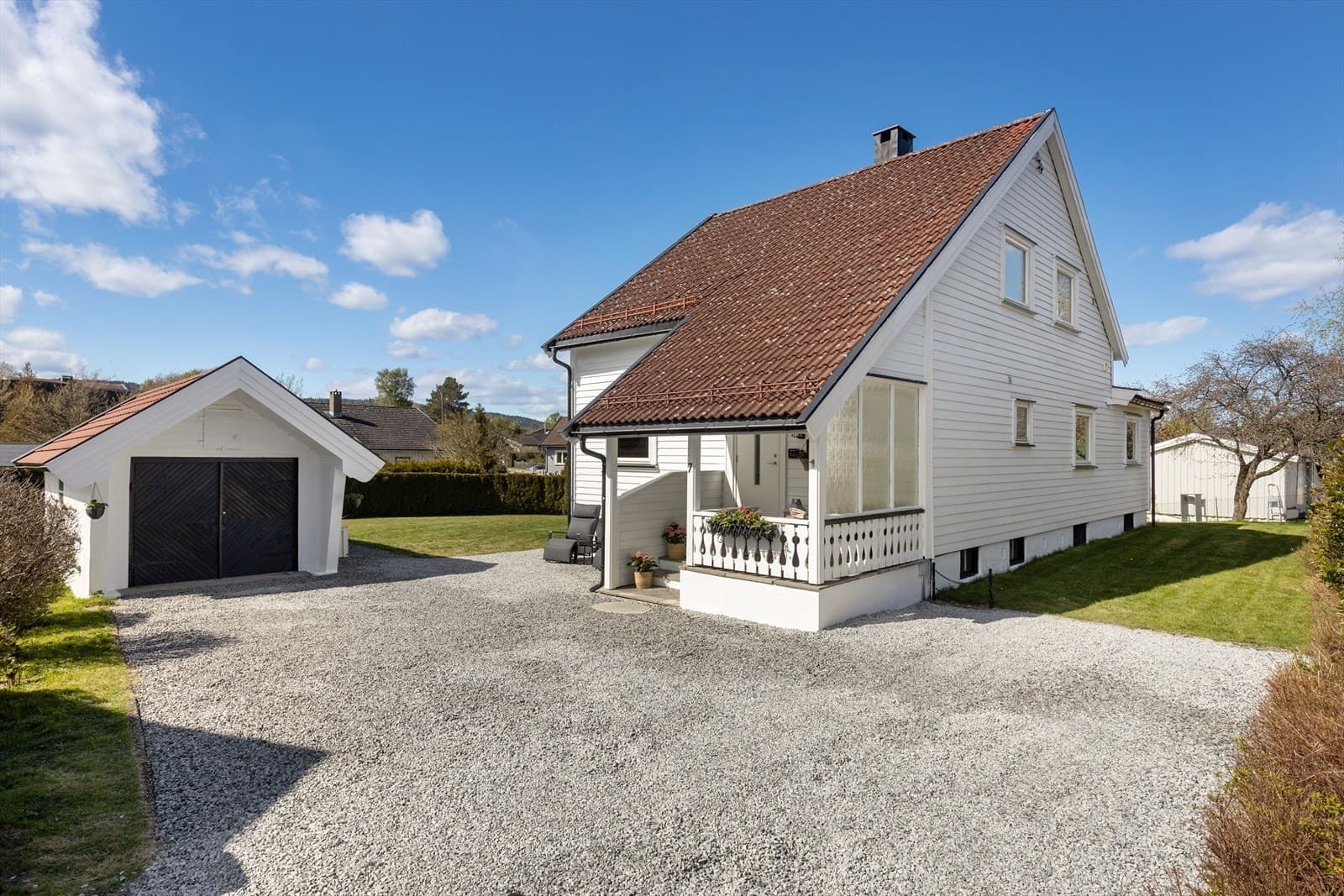 EiendomsMegler 1 Skien Porsgrunn sentrum - Enebolig med 3 soverom og stor hage | Garasje og solrike terrasser | Barnevennlig og sentralt på Vestsiden J