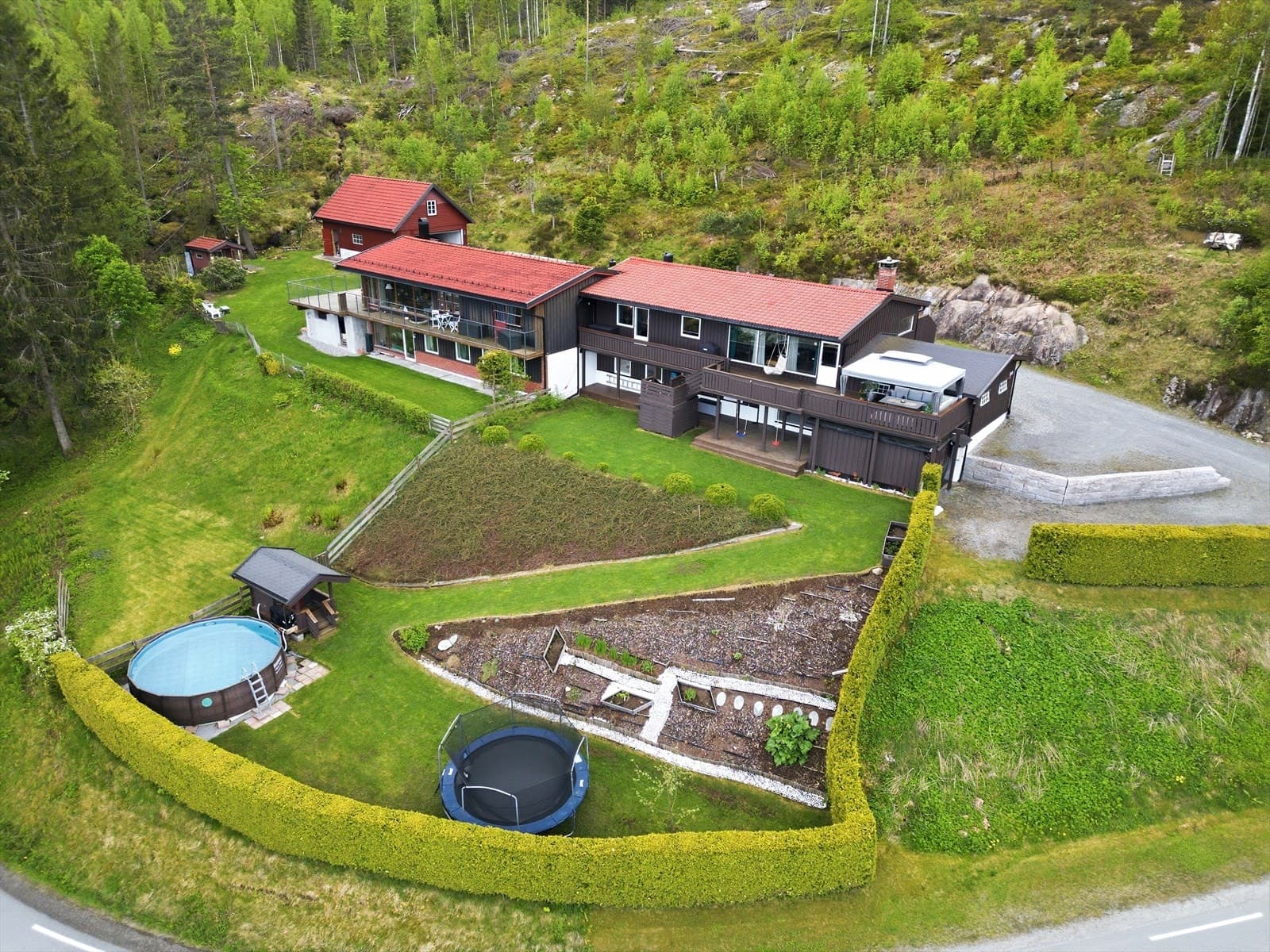 Proaktiv Eiendomsmegling Drammen, Lier & Holmestrand Lier - Kanada - Kjedet enebolig på 213m² med dobbelgarasje, 5 sov, 2 bad og 2 wc, pent opparbe