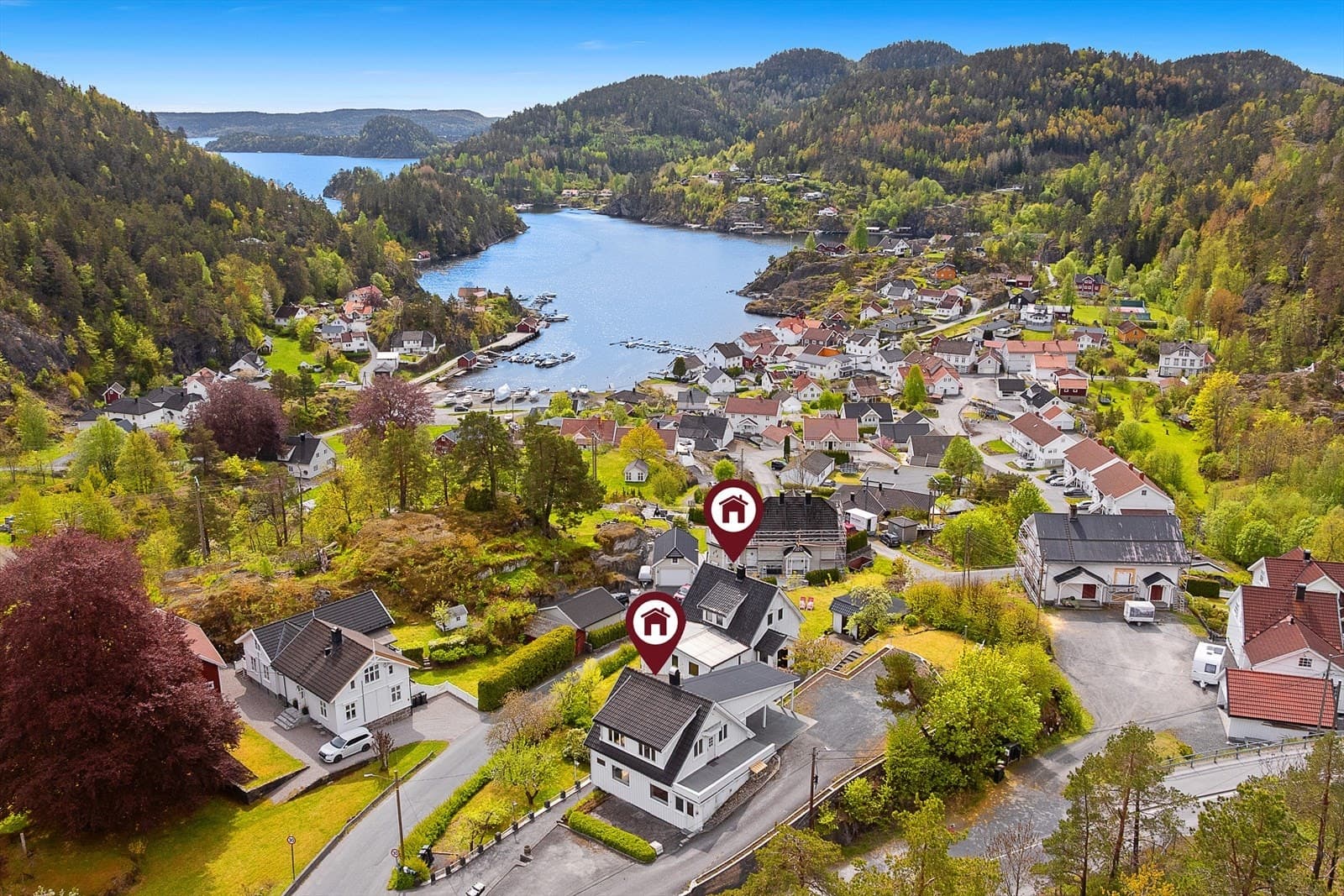 Aktiv Kragerø Attraktiv eiendom med stort potensiale og sjøutsikt bestående av 2 tomannsboliger og frittstående dobbelgarasje