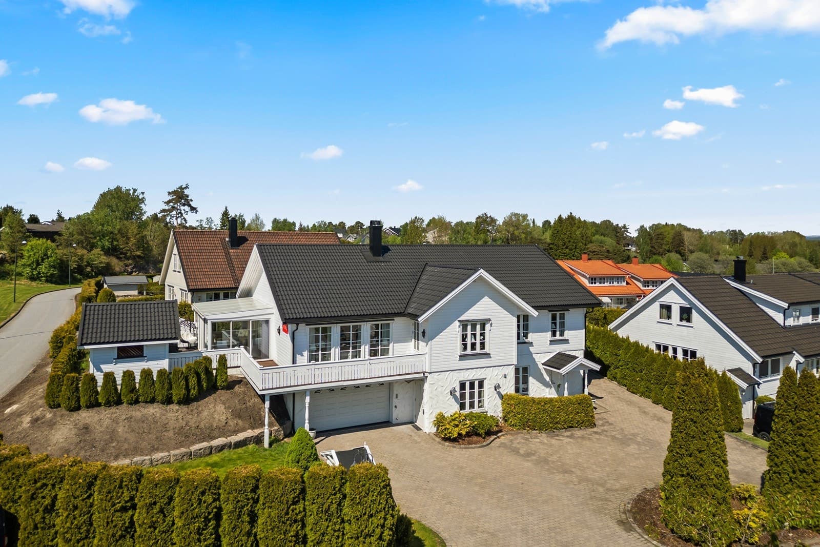 Aktiv Fredrikstad Pen og innholdsrik bolig m/hybel og utleiedel - flotte uteplasser og attraktiv beliggenhet Nylendet 9A, Borgenhaugen 269 m² 7 800 000