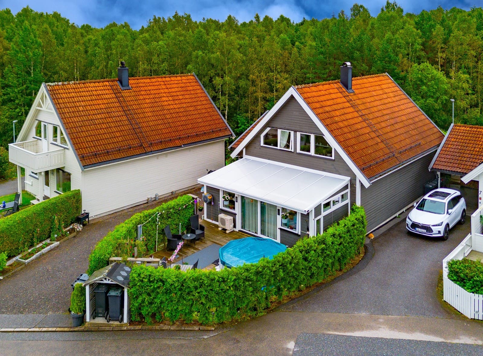 Holmskau & Partners Fjelldal - BRL - Enebolig m/ leilighet i | Stor terrasse | Vinterhage | 3 bad | 4 soverom i hoveddel | Nært marka! Lunstikka 8,