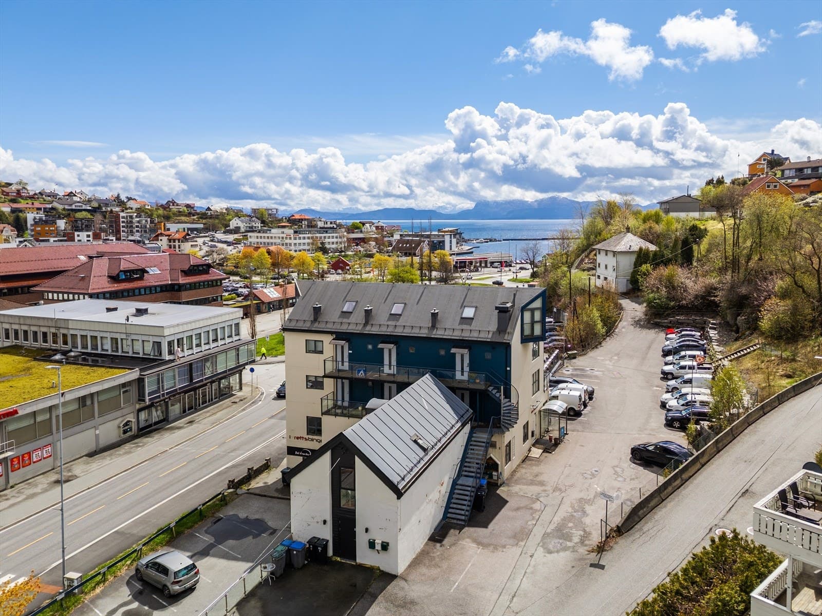 Fana Sparebank Næringsmegling Osøyro | Næringsseksjon med attraktiv og sentral beliggenhet og utviklingspotensial Stegen 2 I, Os 185 m² 4 500 000 kr To