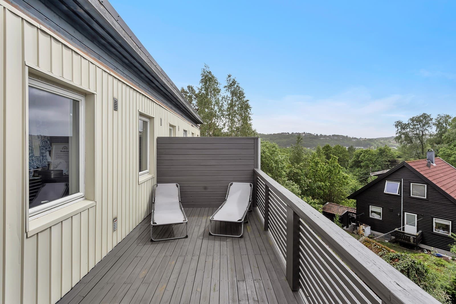 Exbo Sørlandet AS Vågsbygd - Lys og romslig 3-roms andelsleilighet med stor og solrik veranda.