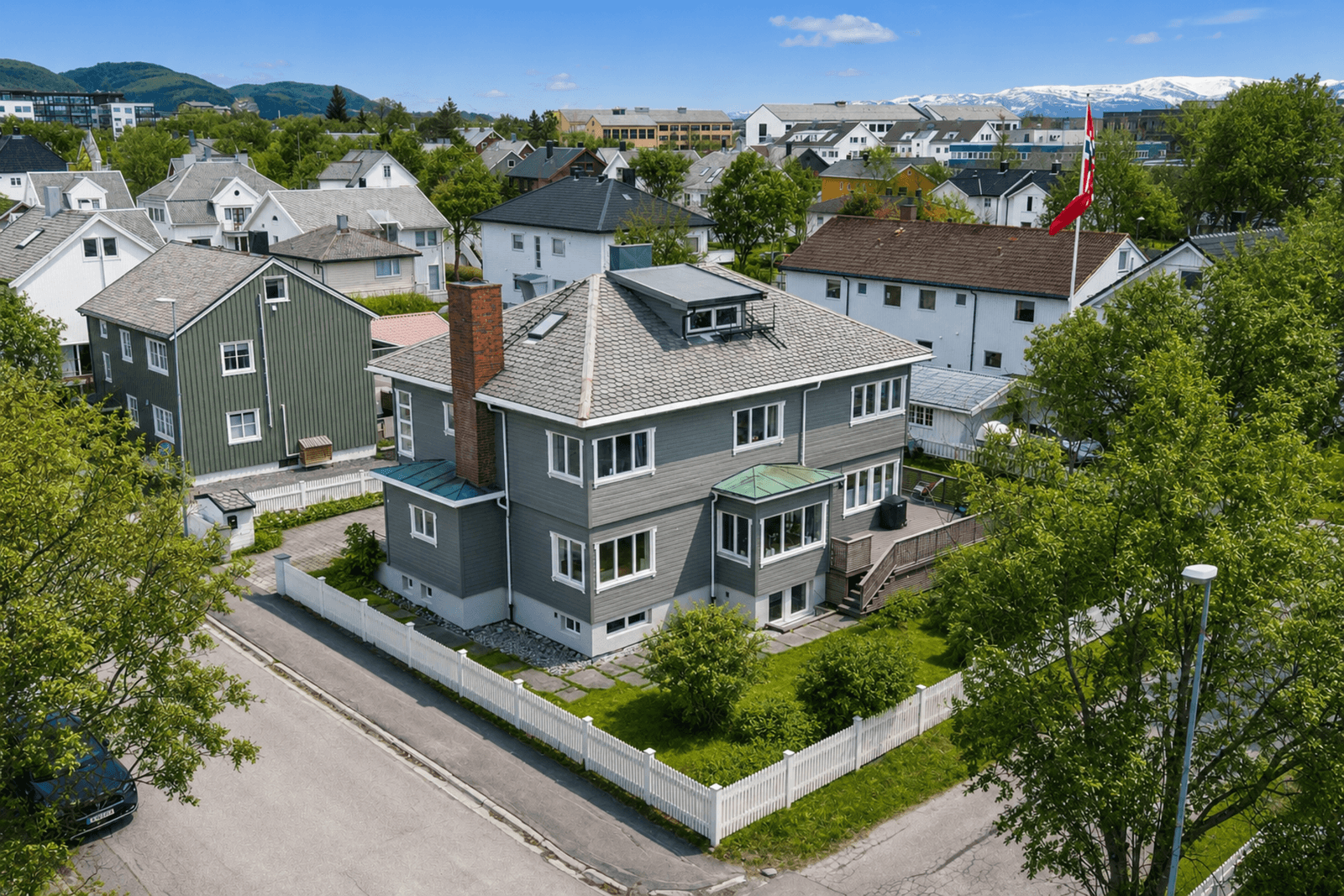 EiendomsMegler 1 Bodø Sentrum / Midtbyen - Unik mulighet - klassisk byvilla fra 1936 med sjel, romslig planløsning og solrik tomt!