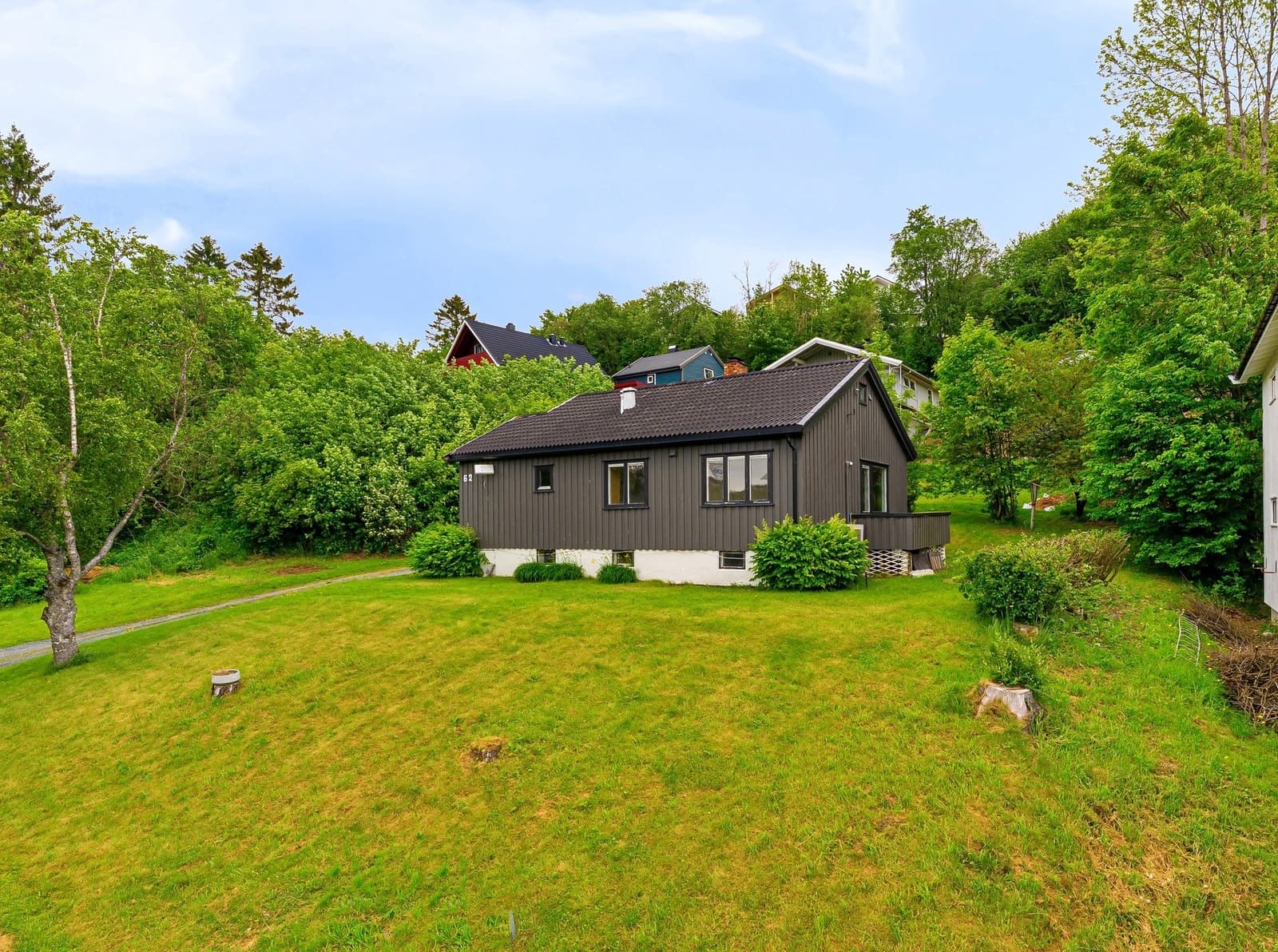 EiendomsMegler 1 Heimdal Fossegrenda - ENEBOLIG MED OPPGRADERINGSBEHOV | Stor tomt på 2131m² |