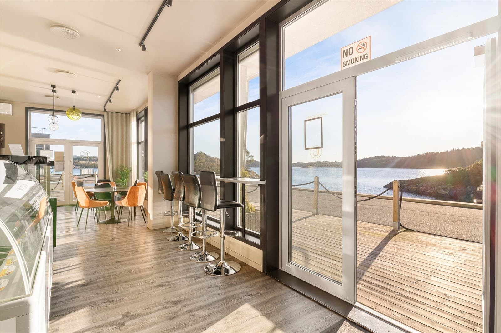 EiendomsMegler 1 Næring Bergen 2 næringsseksjoner til salgs på Storebø Brygge Prestaneset 70, Storebø 168 m² 4 850 000 kr Totalpris: 4 850 000 kr ∙ Sel