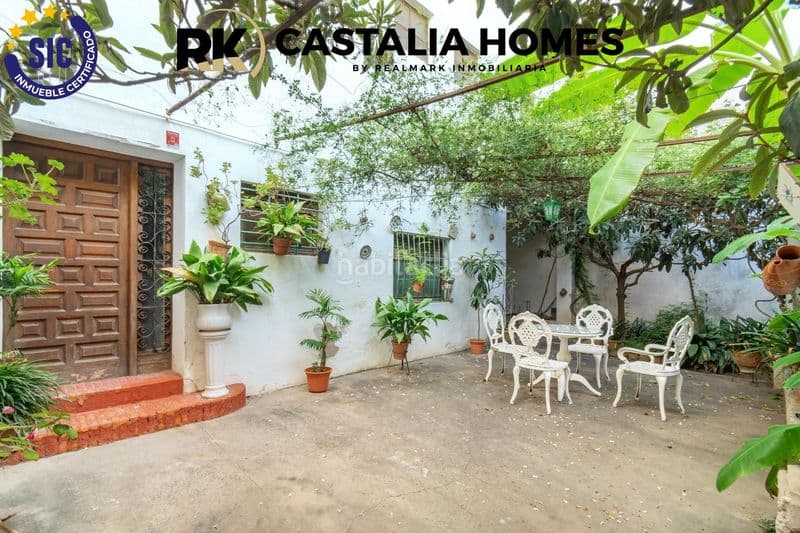Casa en Carrer de bernat artola 17. Casa adosada
