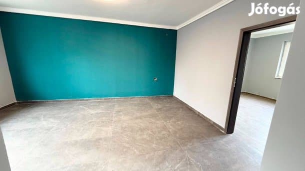 Korányi kertvárosban 2 szoba nappalis lakás garázzsal eladó