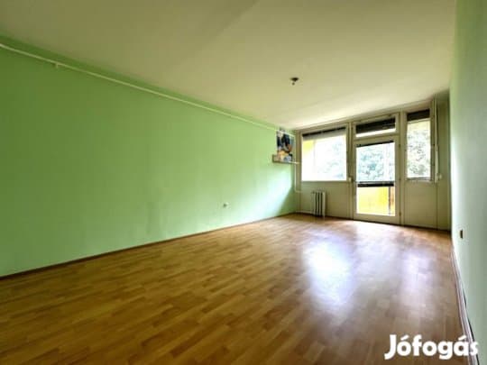 Pécs-Kertváros csendes részén 52 m2-es lakás eladó!