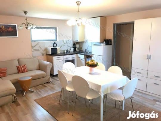 Teljesen felújított, 5 apartmanos! - ELADÓ CSALÁDI HÁZ BALATONLELLE