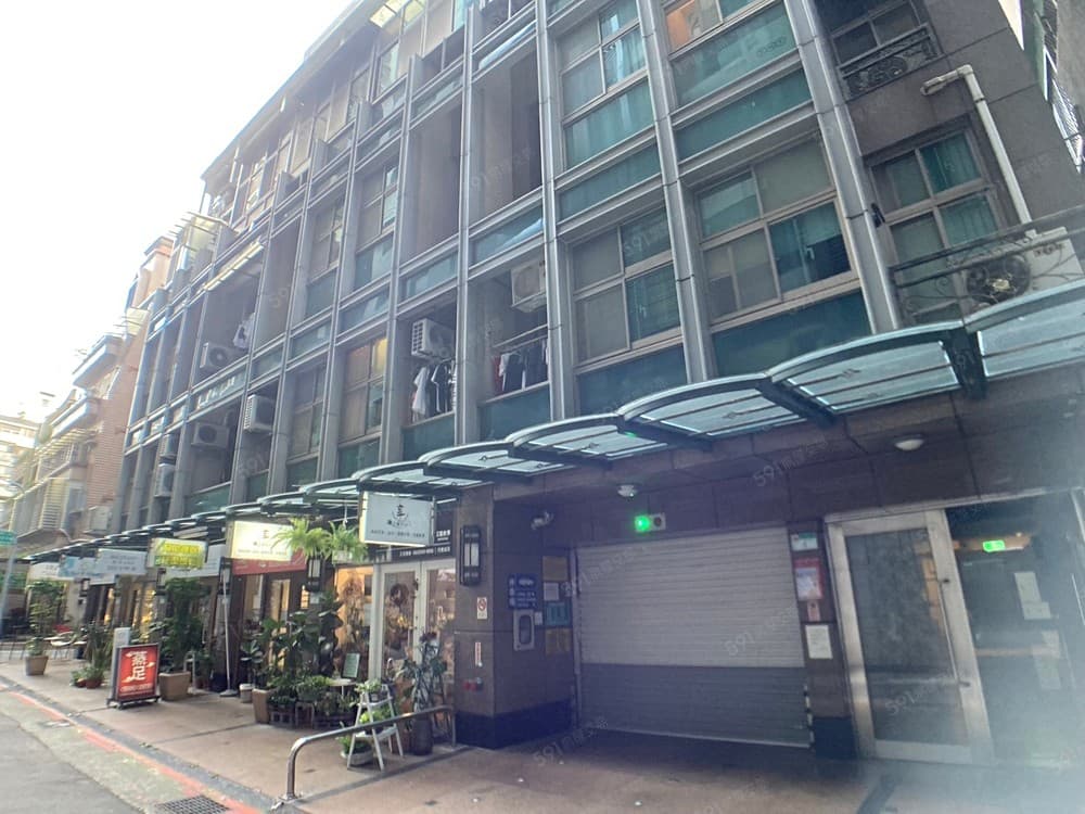 【東門捷運站】社區大樓🏡溫馨裝潢大套房🏡衛浴開窗樓中樓