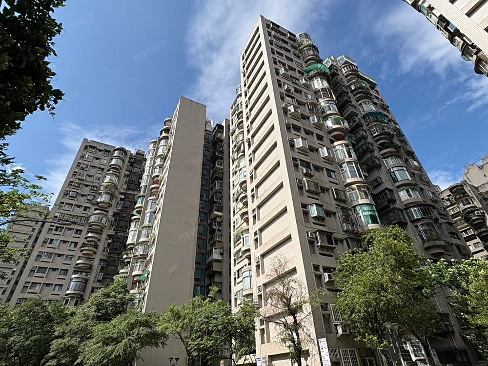 『南港花園廣場福德街電梯鄰公園芬多精好宅』