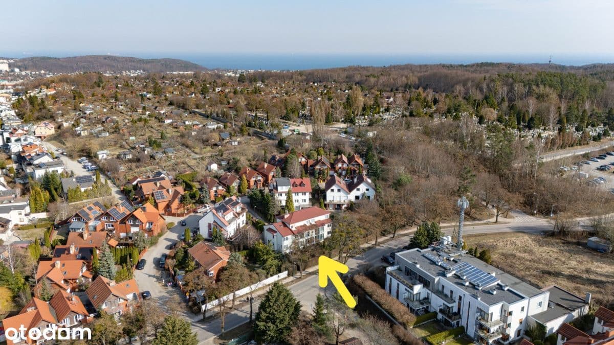 2-poziomowe mieszkanie z ogrodem i kominkiem|hala