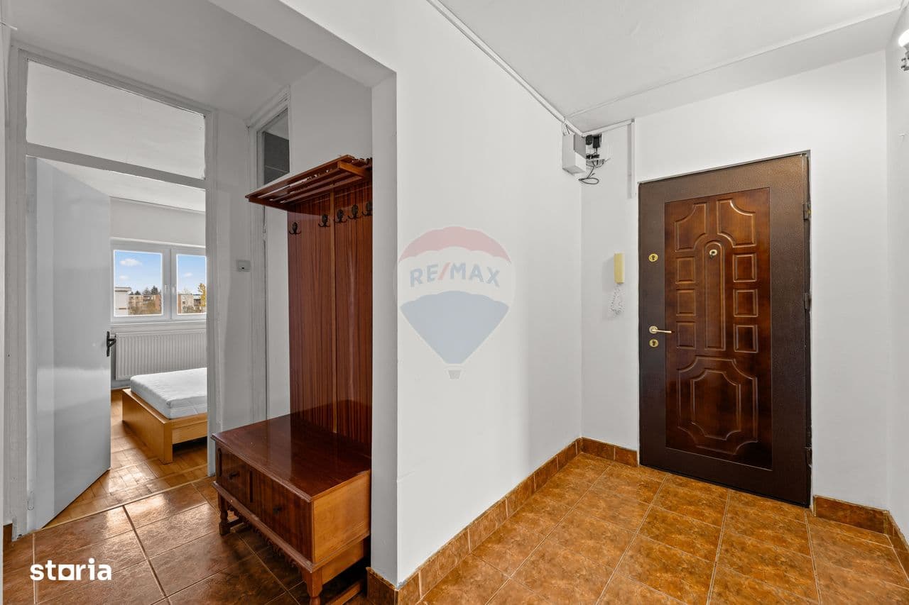 Apartament spațios cu 3 camere, de vânzare, în zona 300 Micalaca