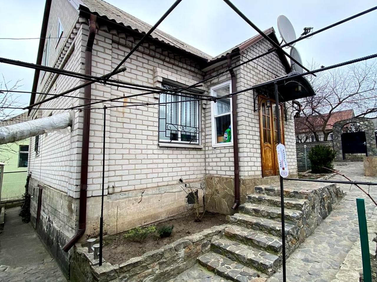 Суміжна, 20