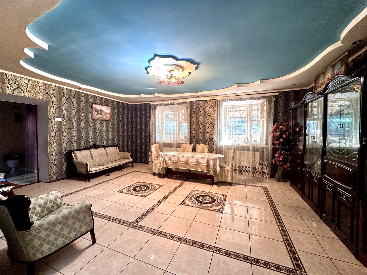 Комарова, 41