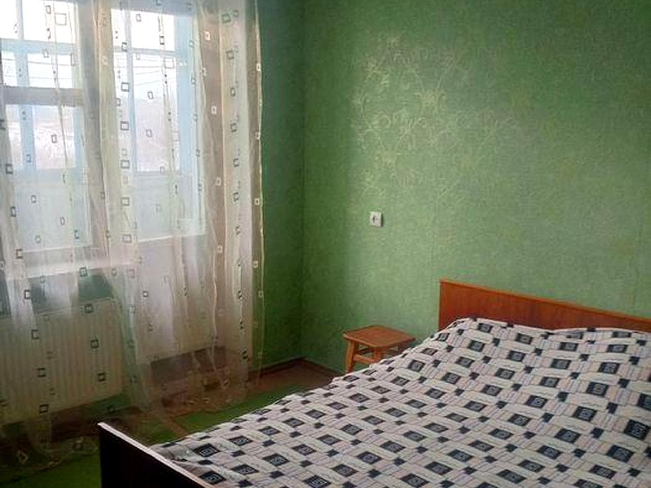 Продам квартиру на первой ревовке!