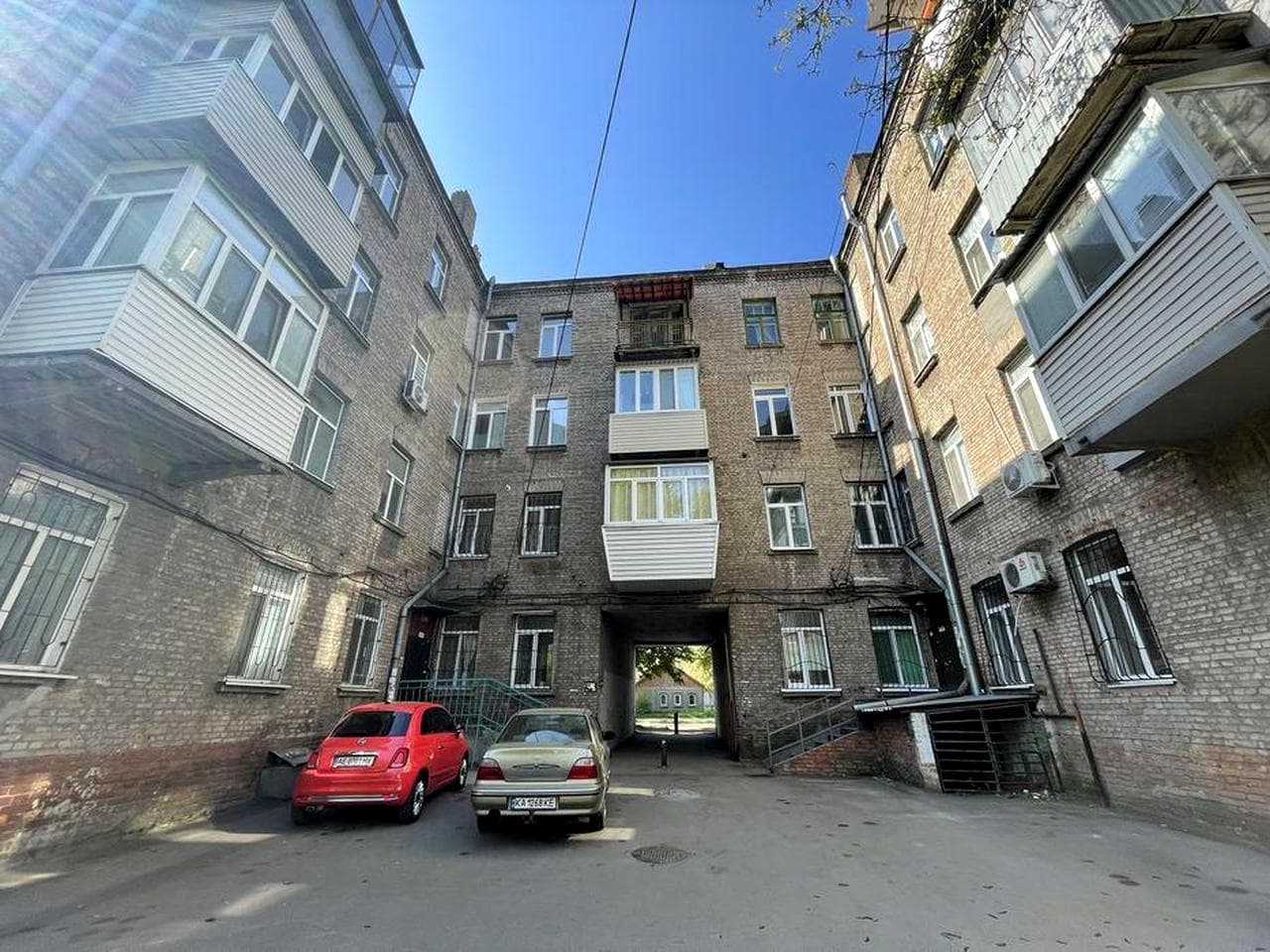 Продам 4 кімнатну сталінку Пушкіна/Леваневского