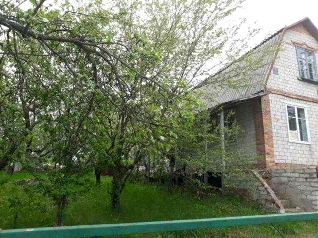 У продажу чудовий варіант дачі у Високому з білої цегли.