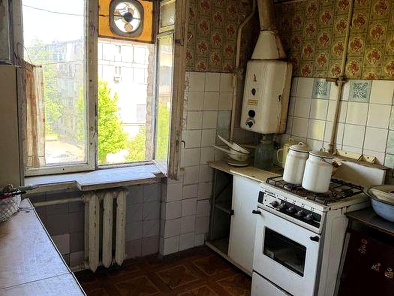 Продається 3 кімнатна квартира в металургійному районі .