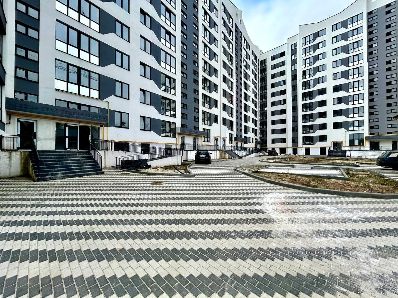 Мисливська вул., (Будинок 2)