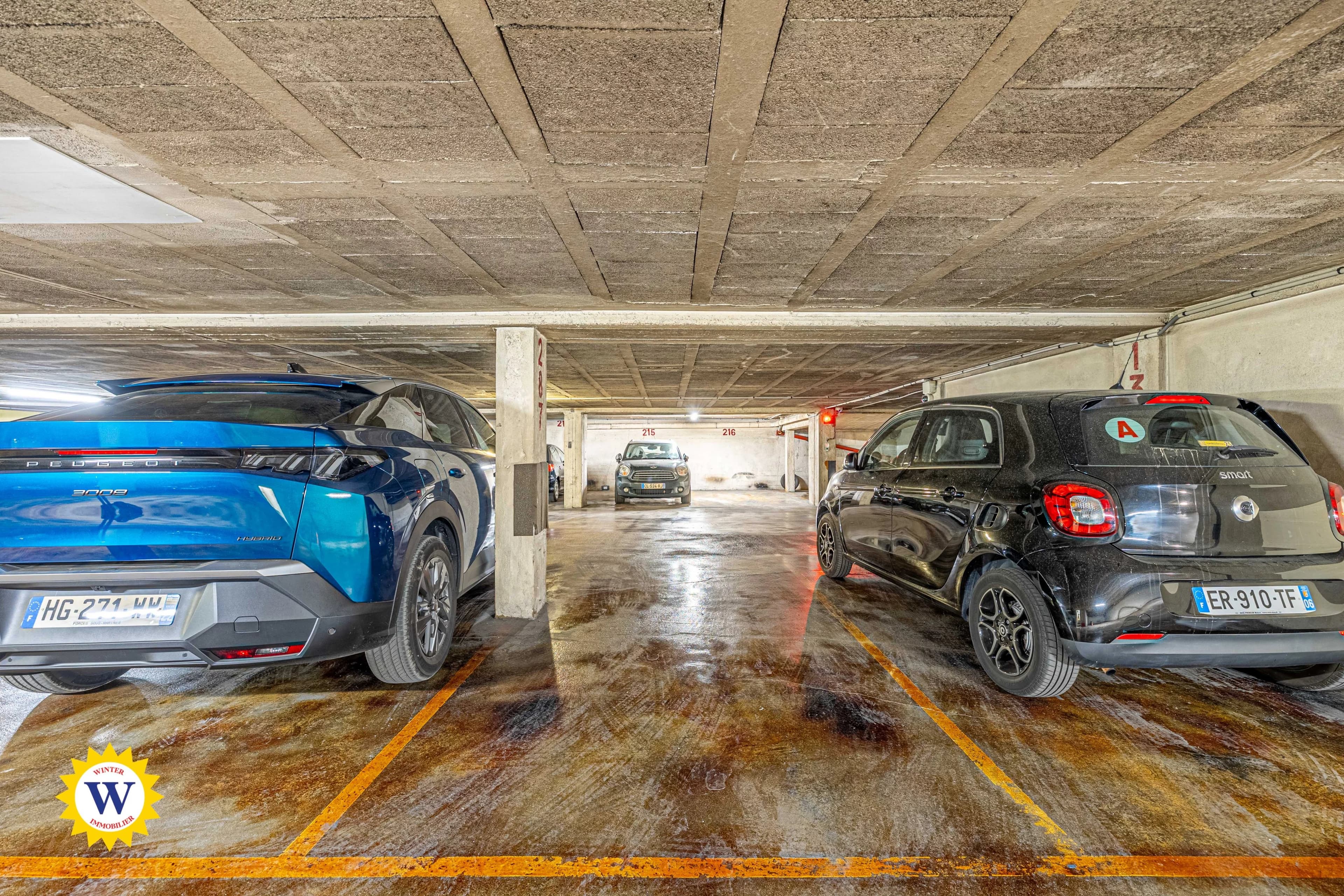 NICE MOZART / DURANTE / PAUL DEROULEDE / Place de parking - accès et manoeuvres faciles