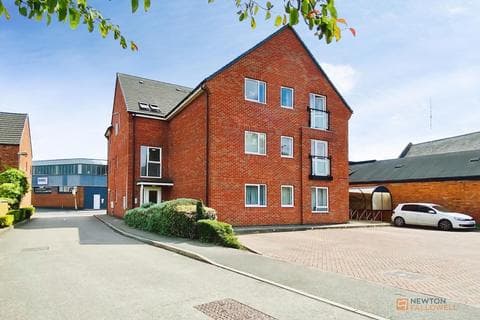 Flat - White Hart Close, Thurmaston, LE4