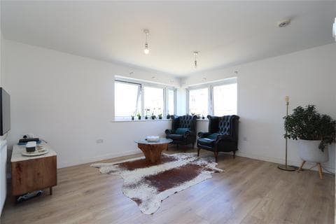 Apartment - Warwick Avenue, Broughton, Milton Keynes, Bucks, MK10