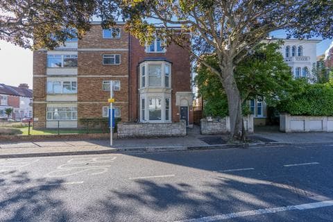 Flat - Campbell Road, Southsea PO5