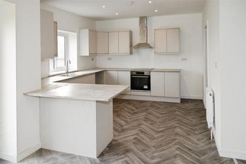 Semi-detached house - Mandale Road, Bradford BD6